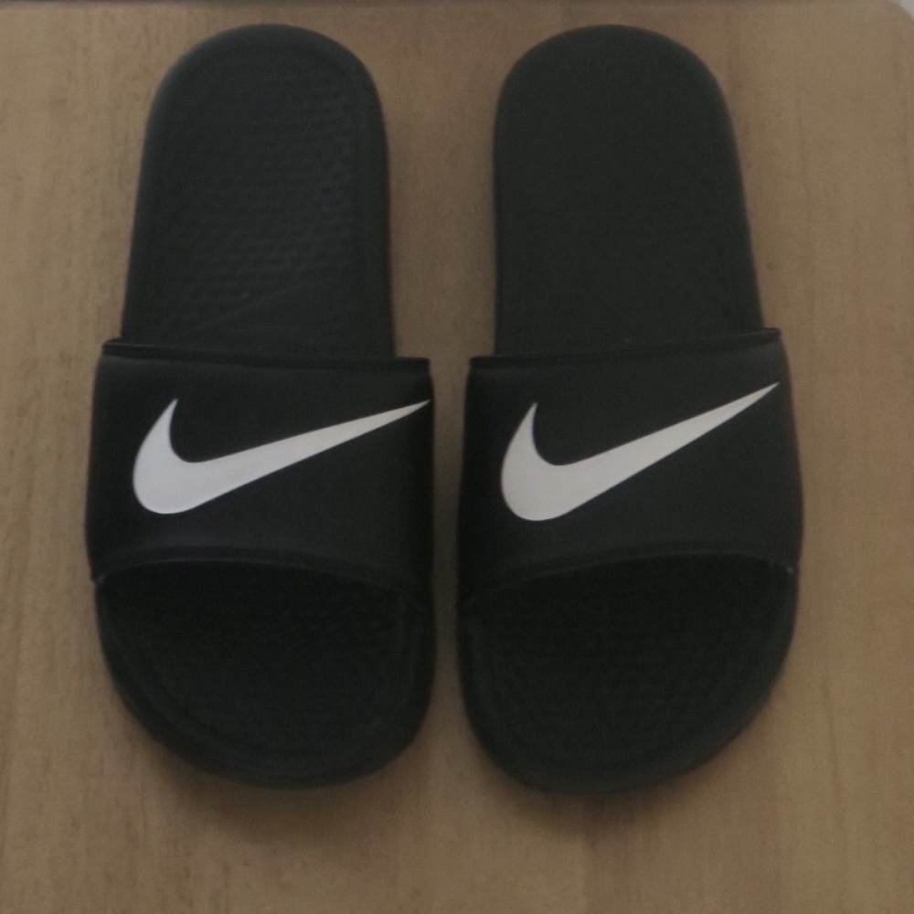 NIKE Benassi JDI Slide/Sz 9/Black/Great Condition